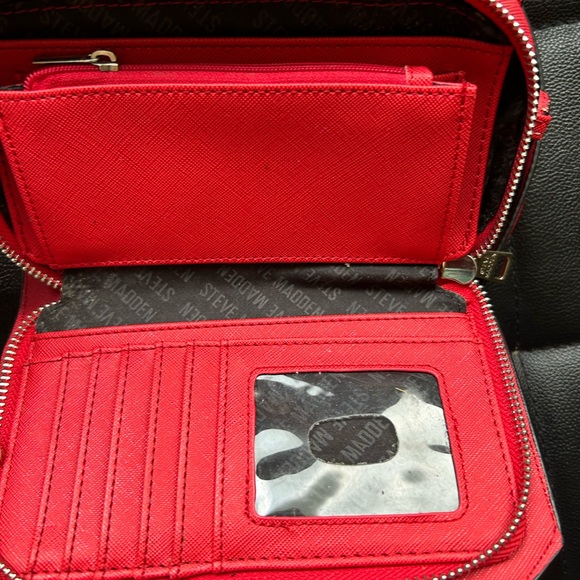 Used Steve Madden crossover purse - Picture 3 of 7